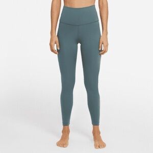 Nike 7/8 Yoga leggings